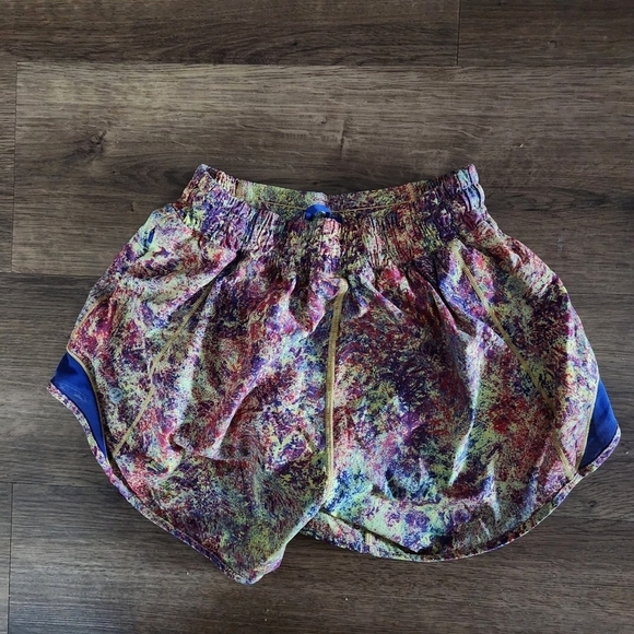 Lululemon Seawheeze Hotty Hot Short-  Limited Edition - Picture 2 of 4